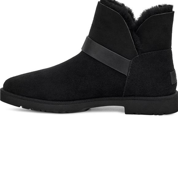 UGG Romely ankle boot with buckle - Picture 4 of 9